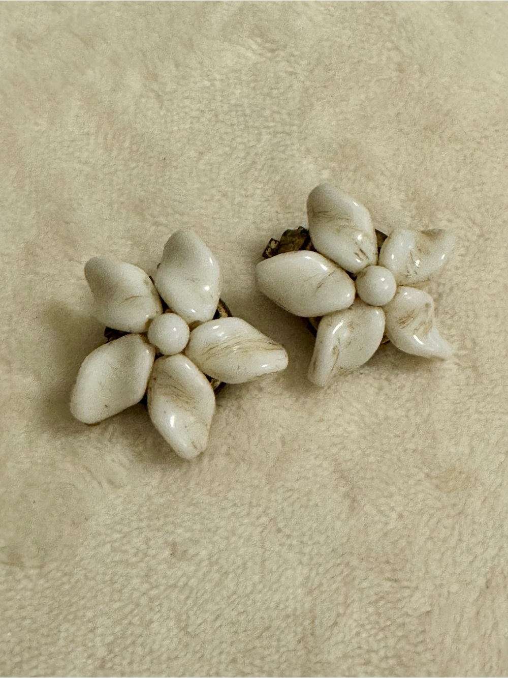 White Floral Shell Clip-On Earrings - Vintage Style